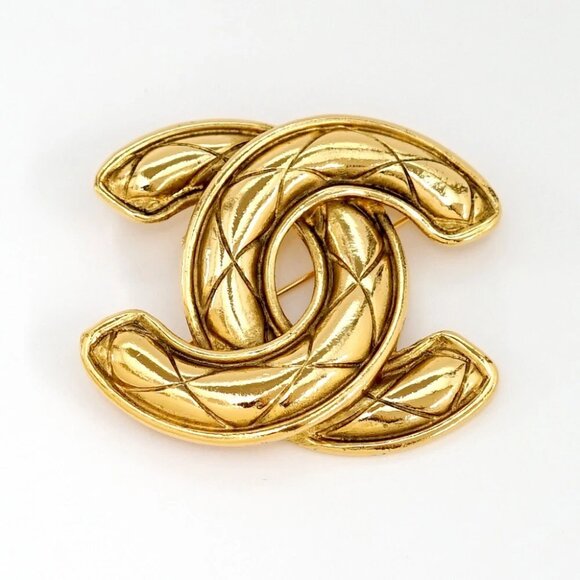 CHANEL CC Logo Quilted Matelasse Brooch Gold Tone Pin Auth #30192 - Picture 1 of 4